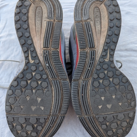 Nike Gray Running Shoes - Picture 4 of 6